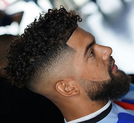 50 Coupes Curly hair pour homme en 2023 32