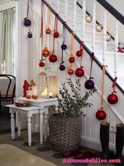 62 idées de décorations de Noël avec des sphères 27
