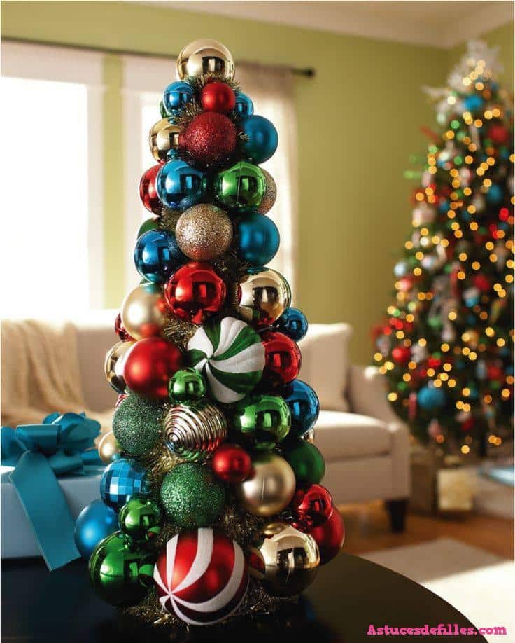 62 idées de décorations de Noël avec des sphères 31