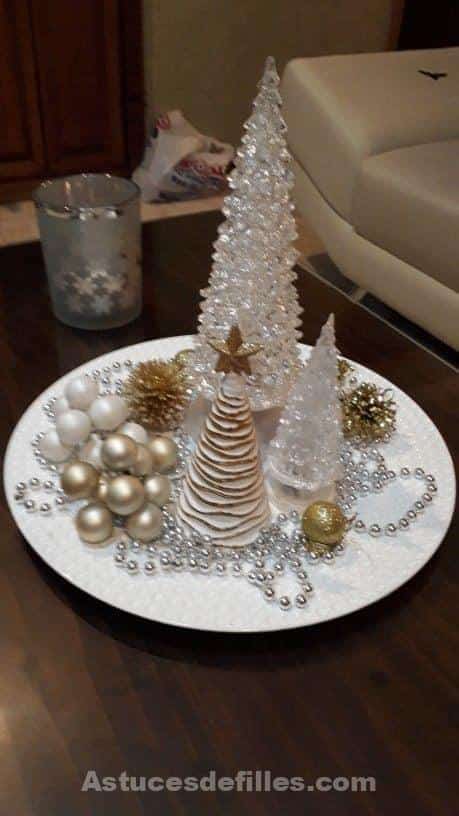 80 Beaux centres de table pour décorer votre table de Noël 37