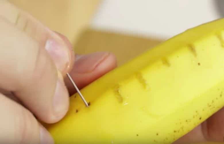 Découvrez le Secret des Messages Mystérieux sur vos Bananes avec un Simple Cure-Dent 2