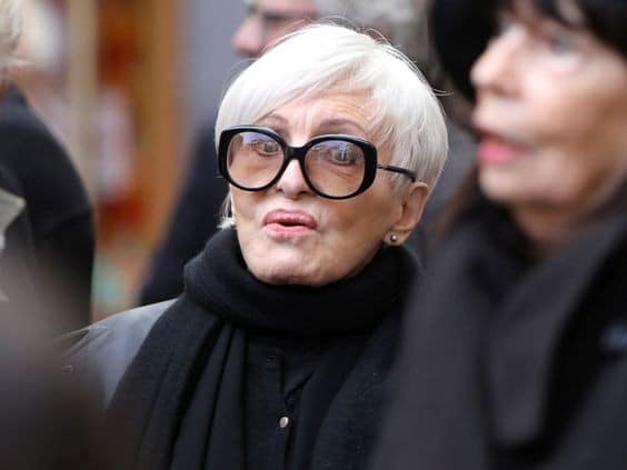 60 Coupes courtes avec des lunettes après 60 ans en 2023 34 60 Coupes courtes avec des lunettes après 60 ans en 2023 34