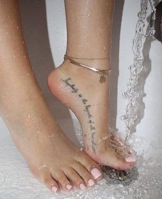 26 Top idées de tatouages pour les pieds 1