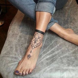 26 Top idées de tatouages pour les pieds 4