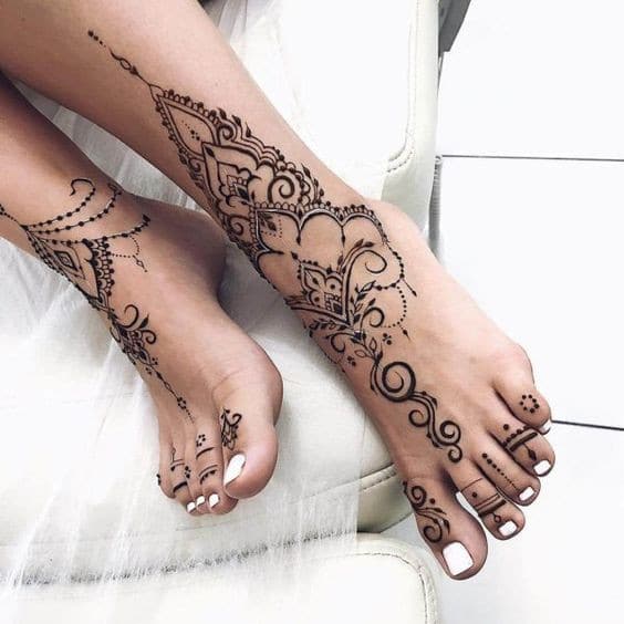 26 Top idées de tatouages pour les pieds 20
