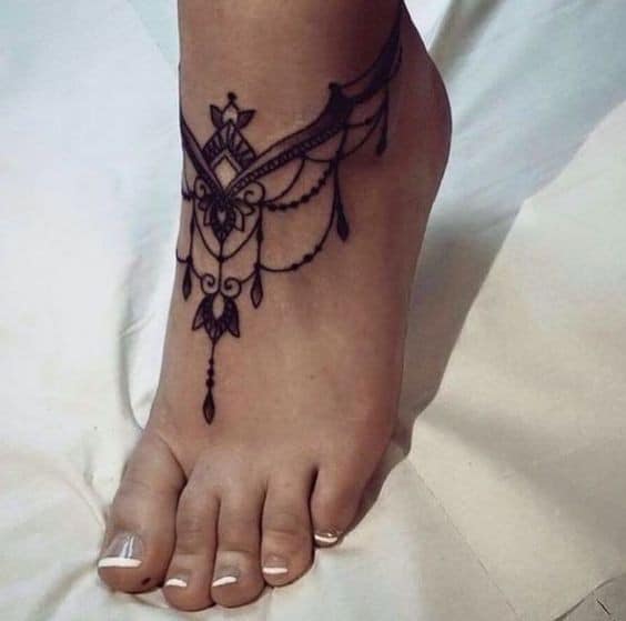 26 Top idées de tatouages pour les pieds 24
