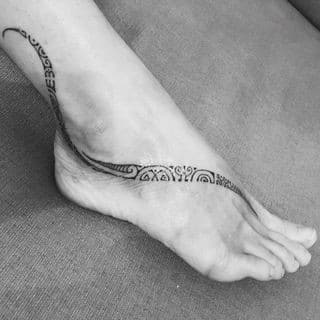 26 Top idées de tatouages pour les pieds 25