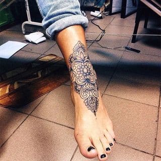 26 Top idées de tatouages pour les pieds 26