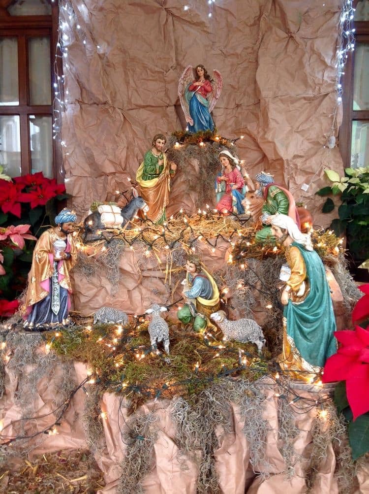 33 Belles idées de crèche de Noël les plus originales en 2023 22