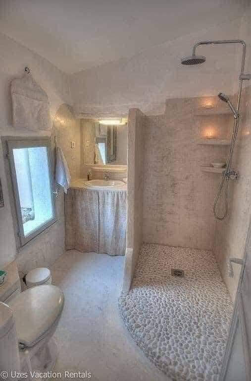 20 Idées modernes pour décorer une petite salle de bain 12