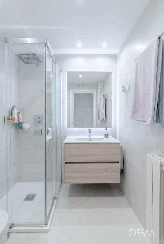 20 Idées modernes pour décorer une petite salle de bain 19
