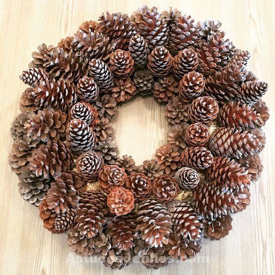 25 Couronnes de Noël Écoresponsables : Créations Festives à Base de Matériaux Naturels 8 25 Couronnes de Noël Écoresponsables : Créations Festives à Base de Matériaux Naturels 8