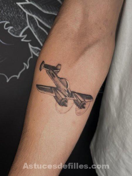 20 Tatouages ​​d’avion pour hommes et femmes 19