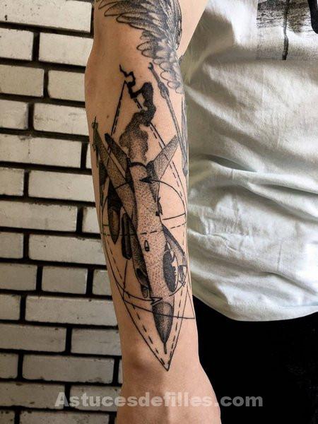 20 Tatouages ​​d’avion pour hommes et femmes 4