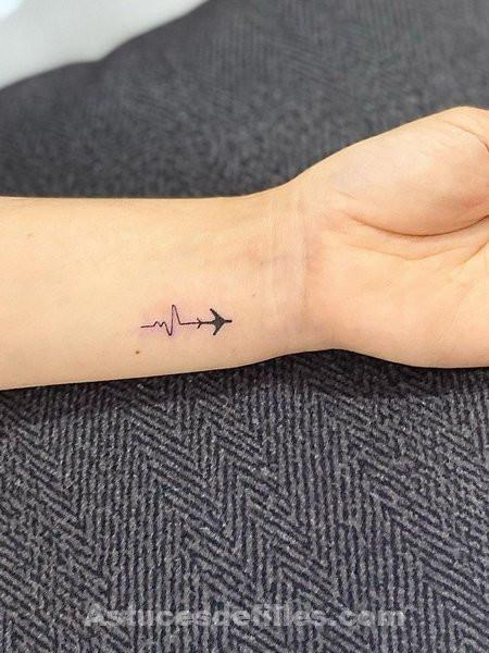20 Tatouages ​​d’avion pour hommes et femmes 5