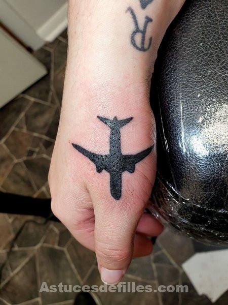 20 Tatouages ​​d’avion pour hommes et femmes 10