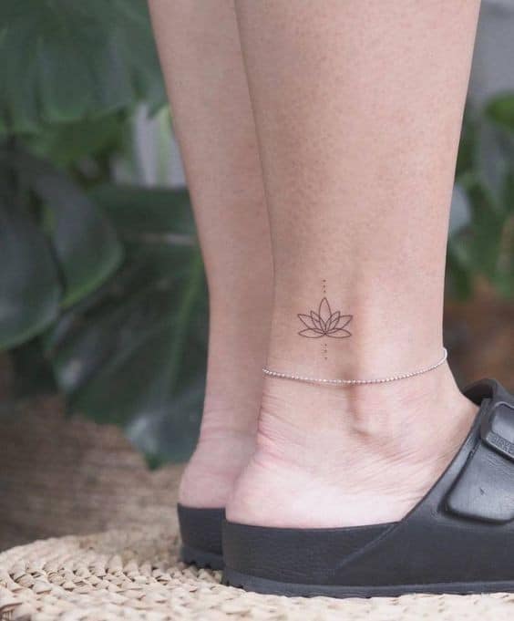 30 Tatouages minimalistes chevilles pour femme 11 30 Tatouages minimalistes chevilles pour femme 11