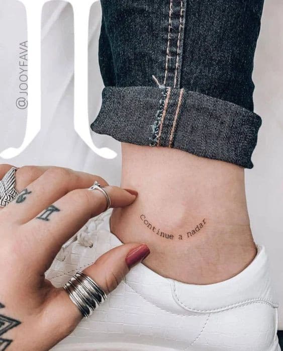 30 Tatouages minimalistes chevilles pour femme 12 30 Tatouages minimalistes chevilles pour femme 12