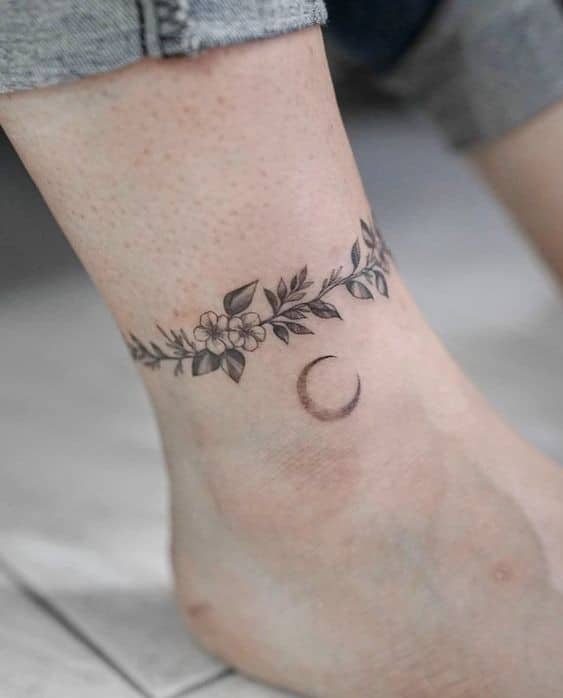 30 Tatouages minimalistes chevilles pour femme 14 30 Tatouages minimalistes chevilles pour femme 14