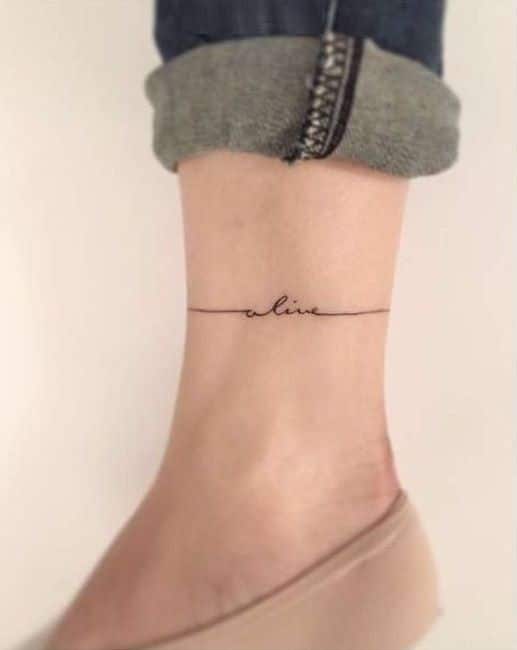 30 Tatouages minimalistes chevilles pour femme 3 30 Tatouages minimalistes chevilles pour femme 3
