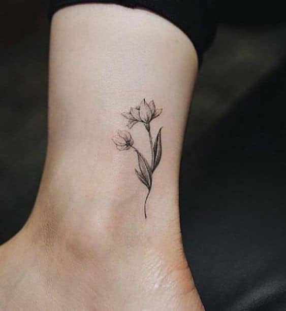 30 Tatouages minimalistes chevilles pour femme 26 30 Tatouages minimalistes chevilles pour femme 26