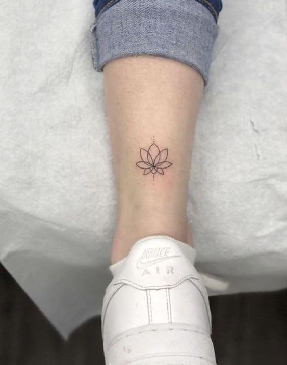 30 Tatouages minimalistes chevilles pour femme 27 30 Tatouages minimalistes chevilles pour femme 27