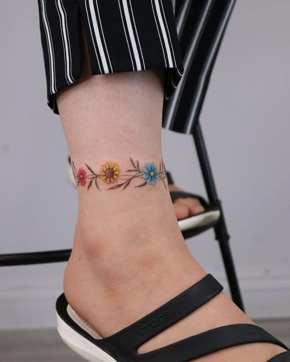 30 Tatouages minimalistes chevilles pour femme 28 30 Tatouages minimalistes chevilles pour femme 28