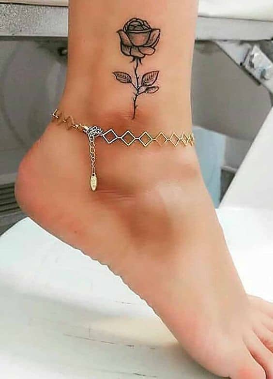 30 Tatouages minimalistes chevilles pour femme 29 30 Tatouages minimalistes chevilles pour femme 29