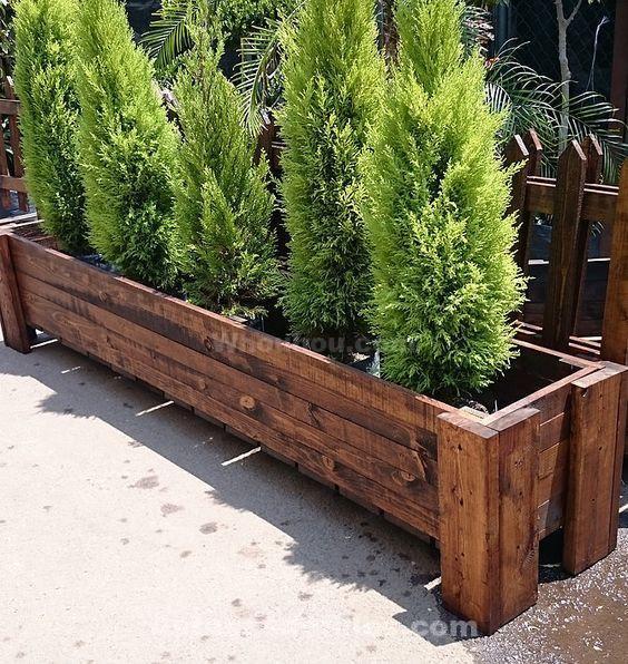 39 idées de bancs en bois DIY pour vos fleurs 30