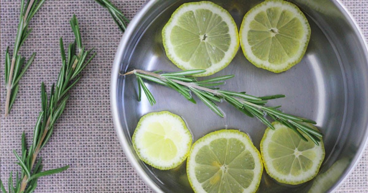 Parfumez toute la cuisine en 1 minute avec une branche de romarin et un citron 1