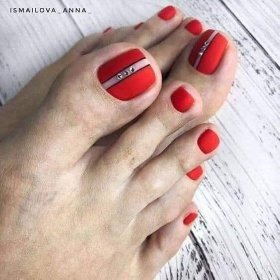 17 Idées de Pédicures Rouges Pour Embellir les Pieds 11 17 Idées de Pédicures Rouges Pour Embellir les Pieds 11