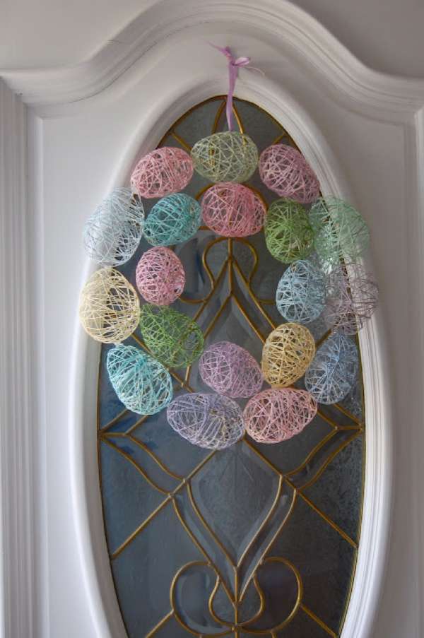 Éblouissez votre Pâques : 17 Décorations DIY à Adopter pour une Fête Inoubliable 4 Couronne de Pâques avec des œufs en fil
