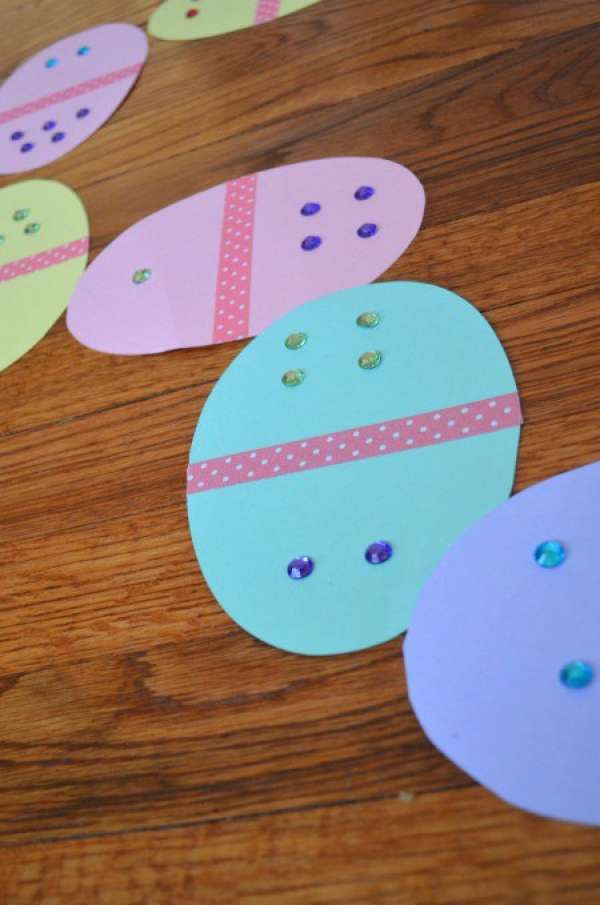 Pâques ludiques et pédagogiques : 18 idées d’activités pour vos enfants 13 Jeu de cartes dominos en forme d'œufs de Pâques