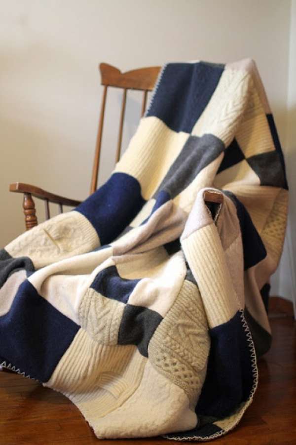 18 idées géniales pour recycler les vieux vêtements 15 Transformer de vieux pulls en plaid douillet