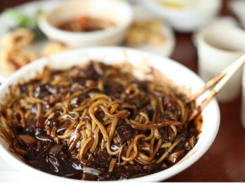 10 Recettes de nouilles coréennes incontournables pour les amateurs de cuisine Asiatique 5 10 Recettes de nouilles coréennes incontournables pour les amateurs de cuisine Asiatique 5