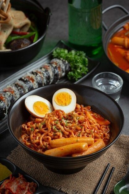 10 Recettes de nouilles coréennes incontournables pour les amateurs de cuisine Asiatique 4 10 Recettes de nouilles coréennes incontournables pour les amateurs de cuisine Asiatique 4