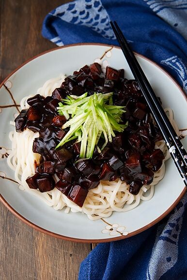 10 Recettes de nouilles coréennes incontournables pour les amateurs de cuisine Asiatique 2 10 Recettes de nouilles coréennes incontournables pour les amateurs de cuisine Asiatique 2