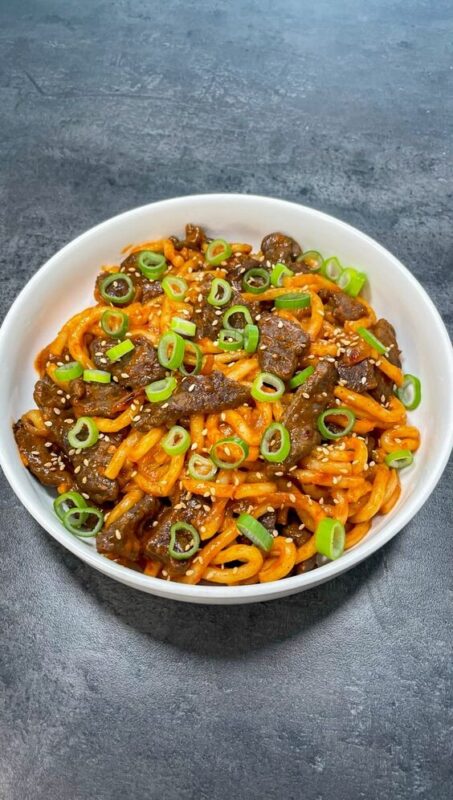 10 Recettes de nouilles coréennes incontournables pour les amateurs de cuisine Asiatique 8 10 Recettes de nouilles coréennes incontournables pour les amateurs de cuisine Asiatique 8