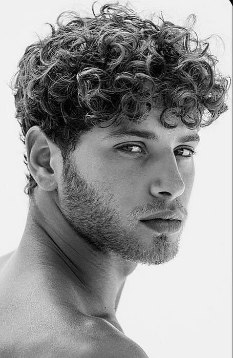 18 Top modèles de coiffures pour cheveux frisés homme 5 18 Top modèles de coiffures pour cheveux frisés homme 5