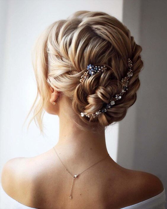 20 Chignons mariage bohème qui vous inspireront pour votre jour spécial 4 20 Chignons mariage bohème qui vous inspireront pour votre jour spécial 4