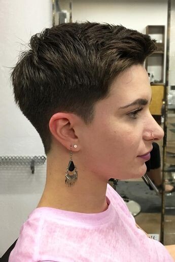 20 Coiffures Undercut pour les Femmes les Plus Cool à essayer en 2024 14 20 Coiffures Undercut pour les Femmes les Plus Cool à essayer en 2024 14