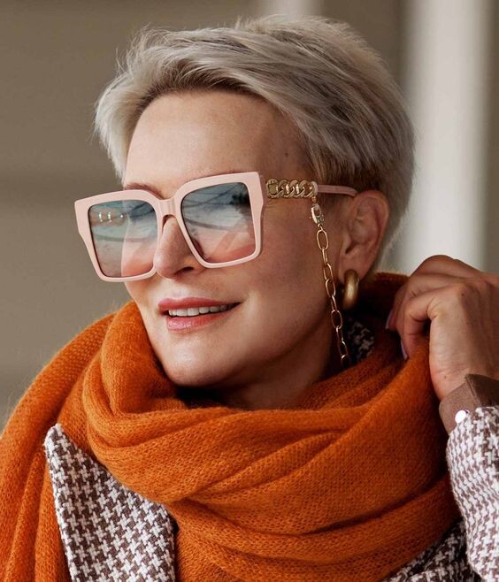 40 Coupes Courtes pour Femme de 60 Ans à Lunettes : Nos 60 Plus Beaux Modèles 9 40 Coupes Courtes pour Femme de 60 Ans à Lunettes : Nos 60 Plus Beaux Modèles 9
