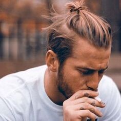 17 coupes de cheveux mi-longs pour hommes à adopter en 2024 10 17 coupes de cheveux mi-longs pour hommes à adopter en 2024 10