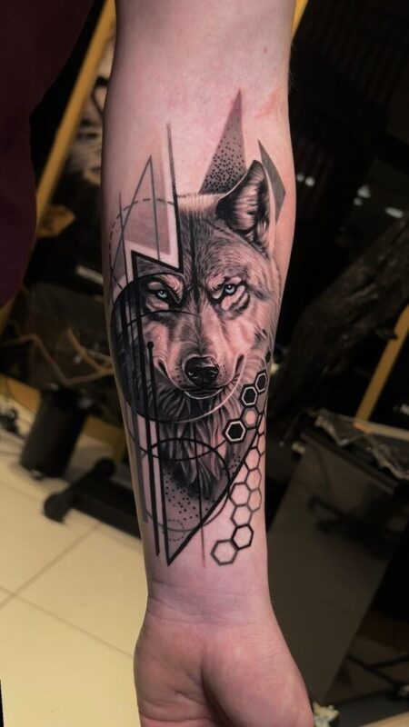 Tatouage loup : Nos 27 Plus Beaux Modèles & Leurs Significations 23 Tatouage loup : Nos 27 Plus Beaux Modèles & Leurs Significations 23